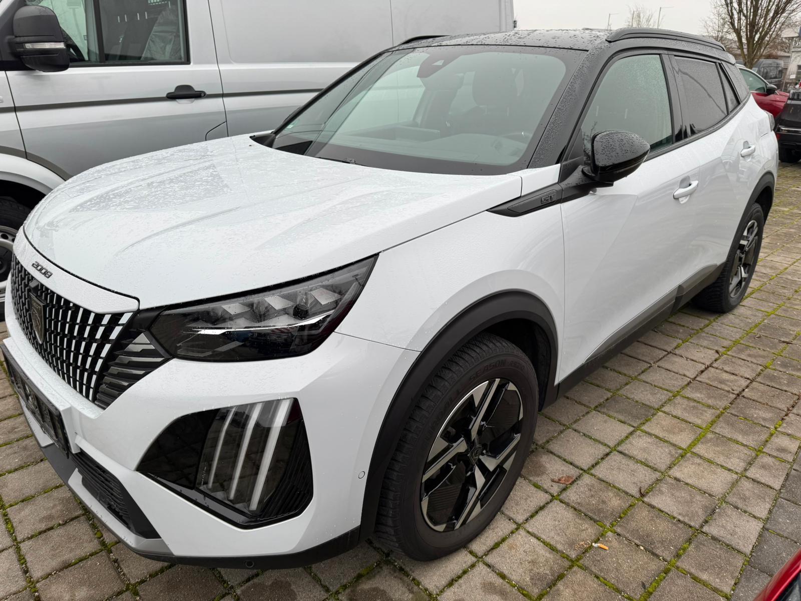 Peugeot 2008 GT 1.2 Navi + Allwetterreifen + Kamera + SZ