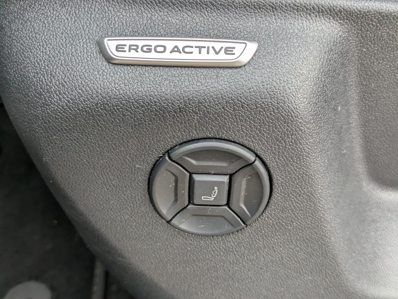 Fahrzeugabbildung Volkswagen Tayron 2.0 TDI 4M R-Line BLACK*7S*IQ-L.*PANO*HUD