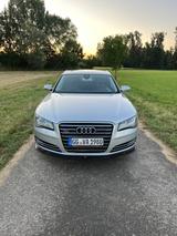Audi A8 4.2 FSI tiptronic quattro - - Audi A8 mit Benzin-Antrieb: Limousine, 4.2
