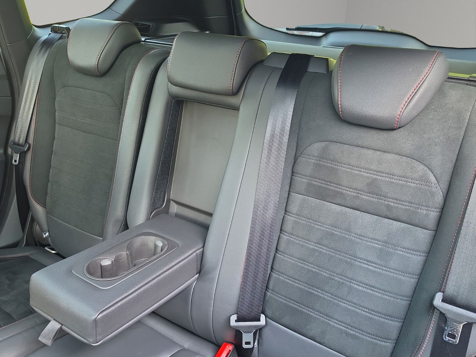 Fahrzeugabbildung Ford Kuga ST-Line Panorama-Dach Kamera Alcantara AHK
