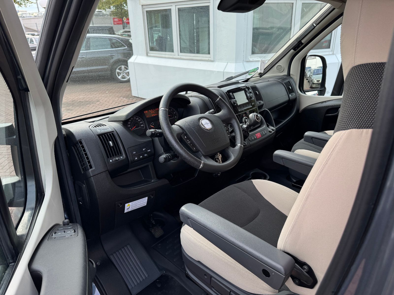 Fahrzeugabbildung Westfalia Columbus 601 D 4 SCHLAFPLÄTZE SOLAR AHK 1.HAND
