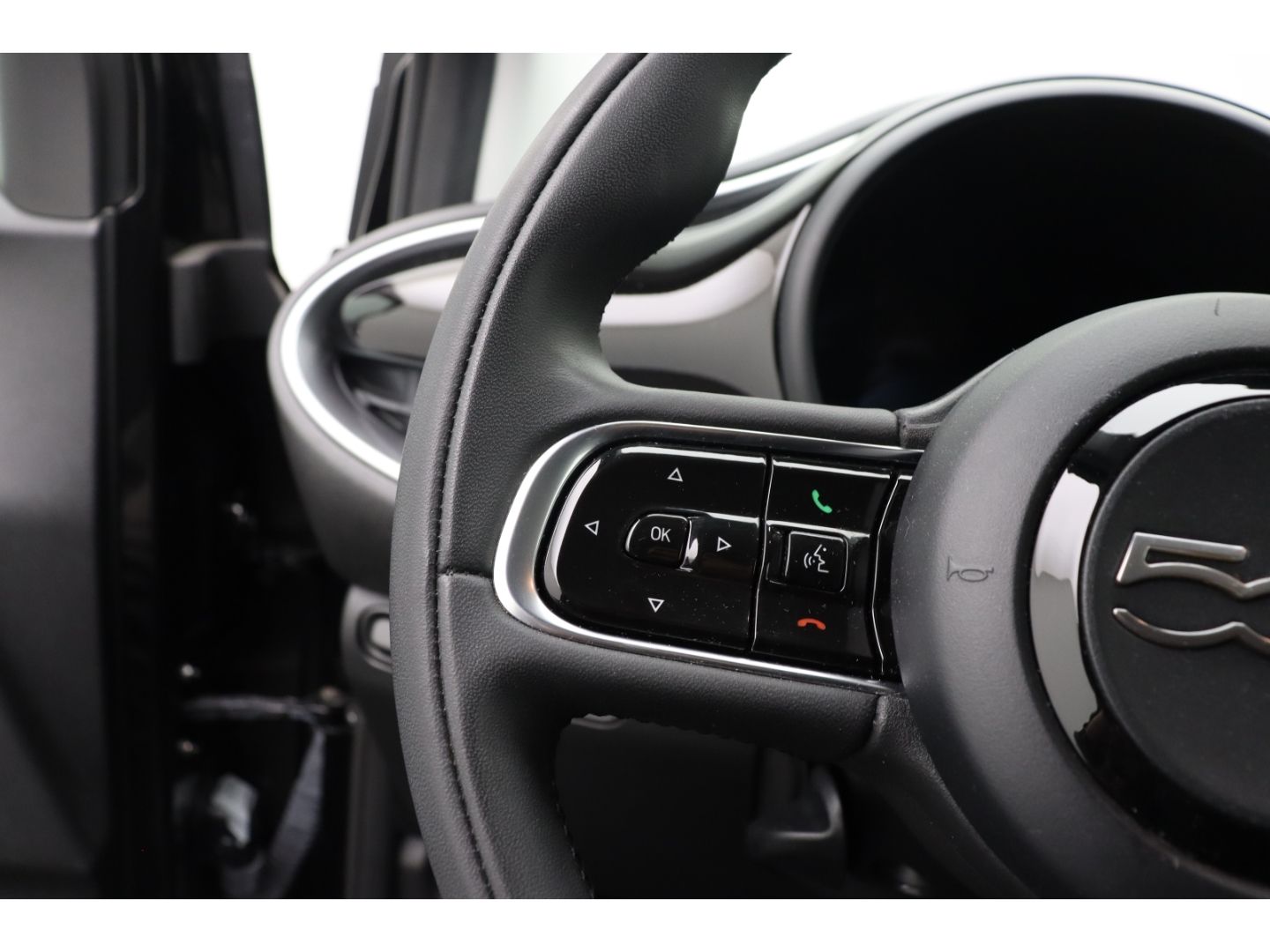 Fahrzeugabbildung Fiat 500e Neuer Icon Komfort Paket Tempomat Apple Car