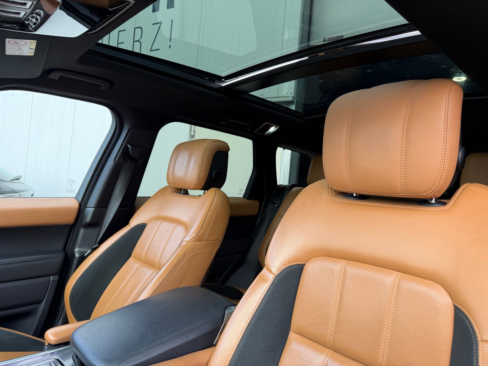 Fahrzeugabbildung Land Rover Sport HSE Dynamic D300/PANO/KAMERA/MERIDIAN