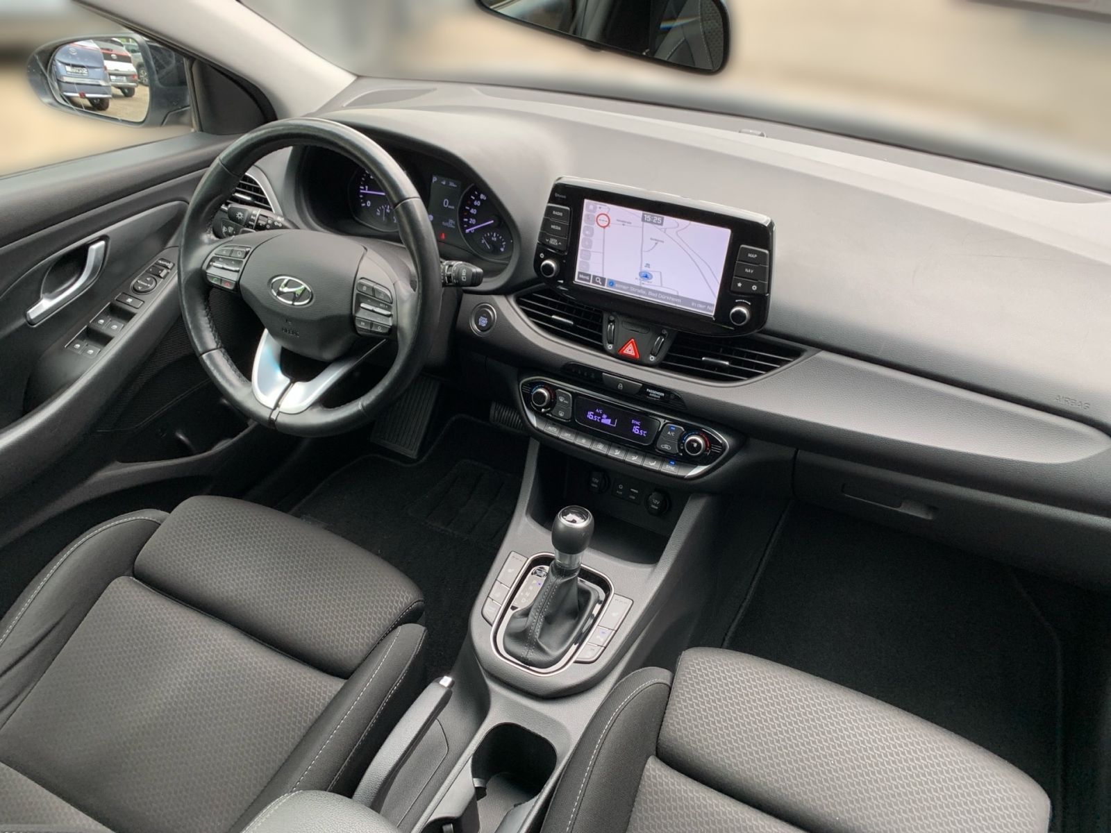 Fahrzeugabbildung Hyundai i30 7-DCT 1.4 T-GDI YES! Plus Standheizung