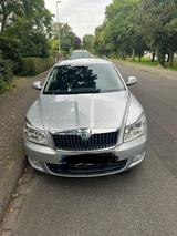 Skoda Octavia 2012 1.4tsi - Skoda Octavia aus 2012 mit Benzin-Antrieb: Kombi, 1.4