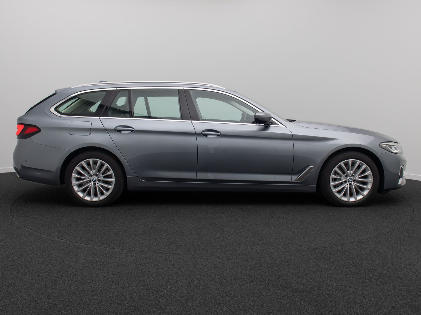 Fahrzeugabbildung BMW 530d xD Luxury Line AHK Alarm H/K DAB Individual