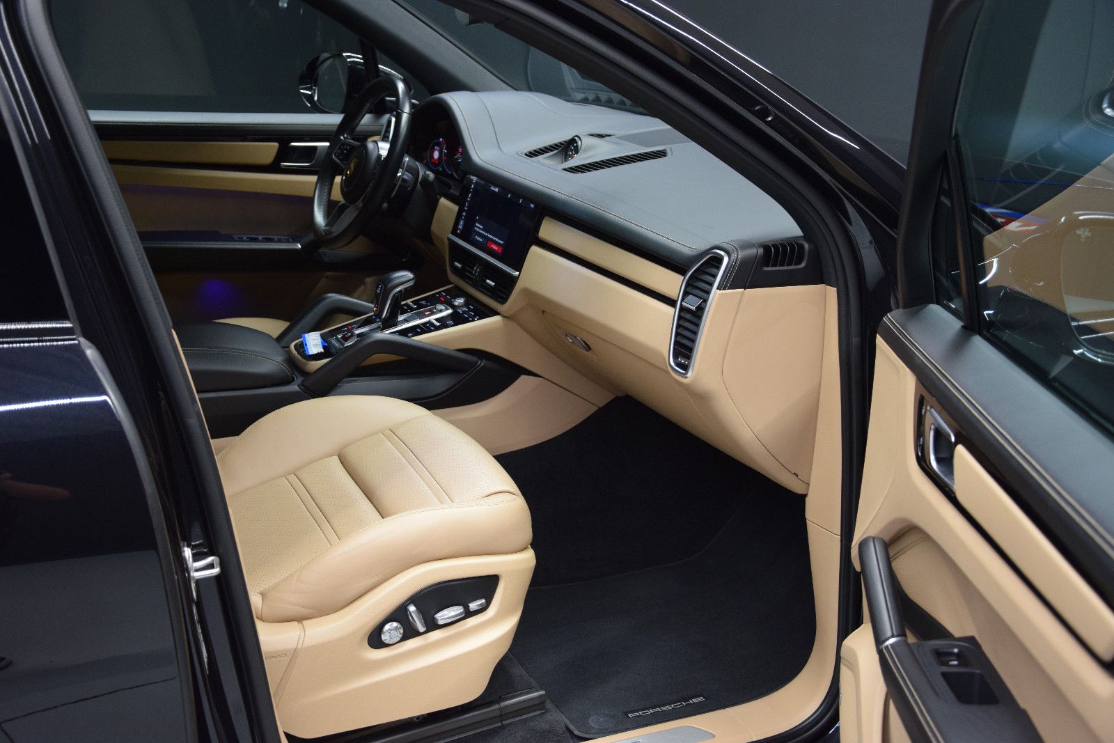 Fahrzeugabbildung Porsche Cayenne S Pano ACC Chrono BOSE HuD Memory 360°