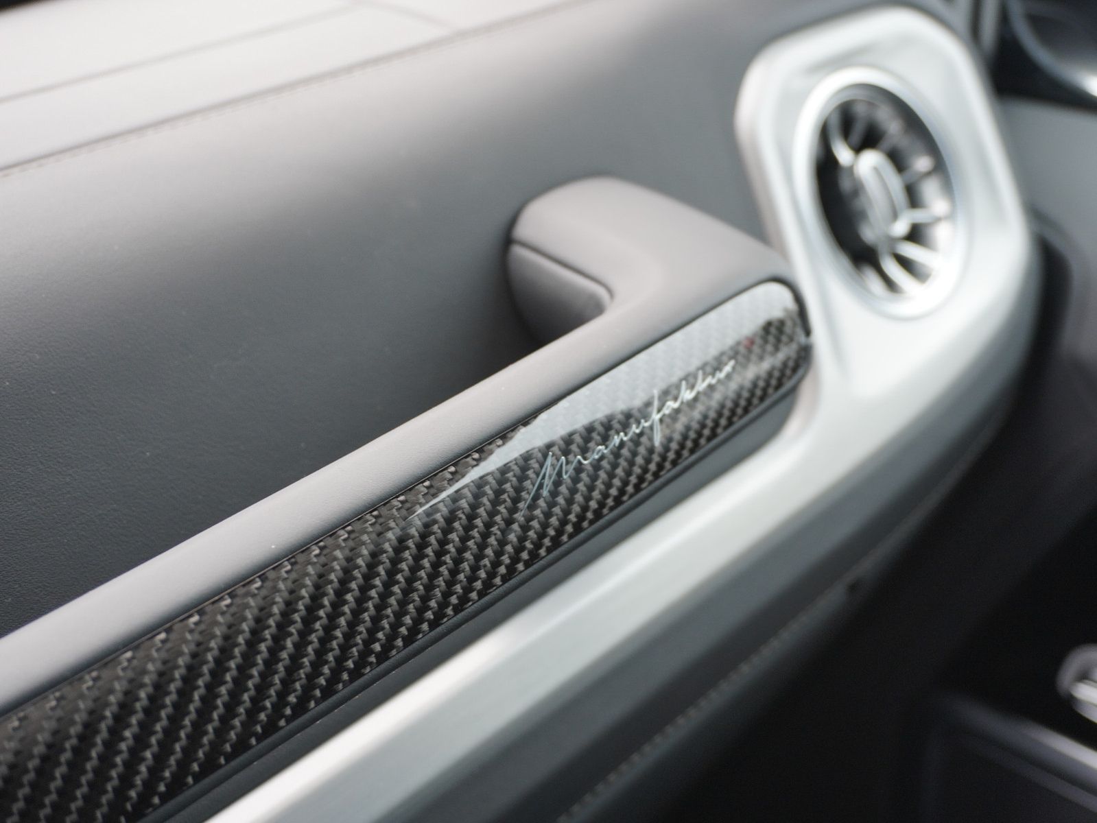 Fahrzeugabbildung Mercedes-Benz G 63 AMG *COC 2026,Monza Magno,A22,Superior*