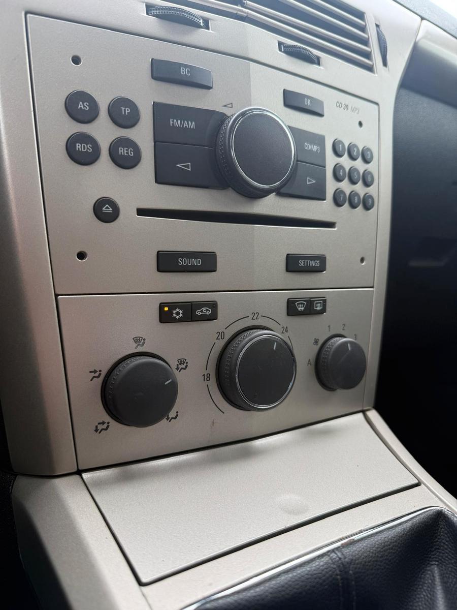 Opel Astra 2007 — photo 22