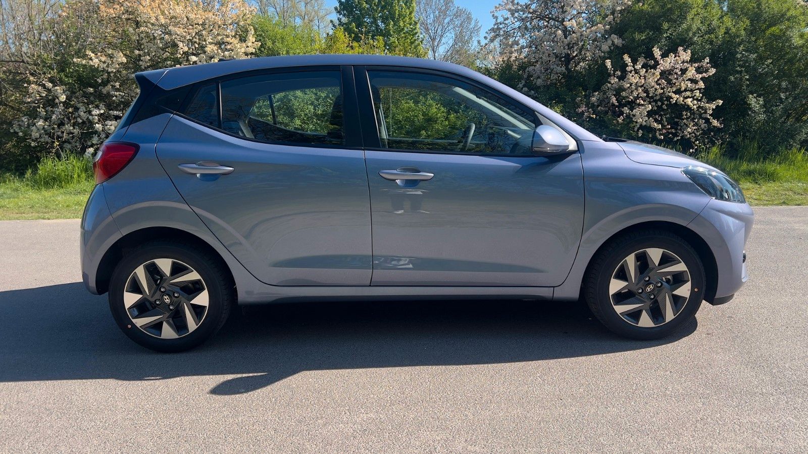 Fahrzeugabbildung Hyundai i10 1.0 Trend *Klima*Navi*CarPlay*PDC*RFKamera*