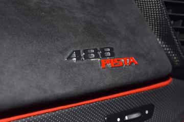 2019 Ferrari 488 PISTA — миниатюра 12