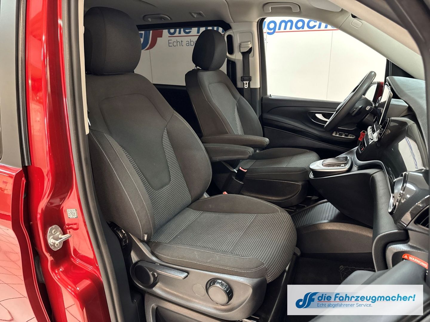 Fahrzeugabbildung Mercedes-Benz V 220 d RISE kompakt Navi Apple CarPlay Android