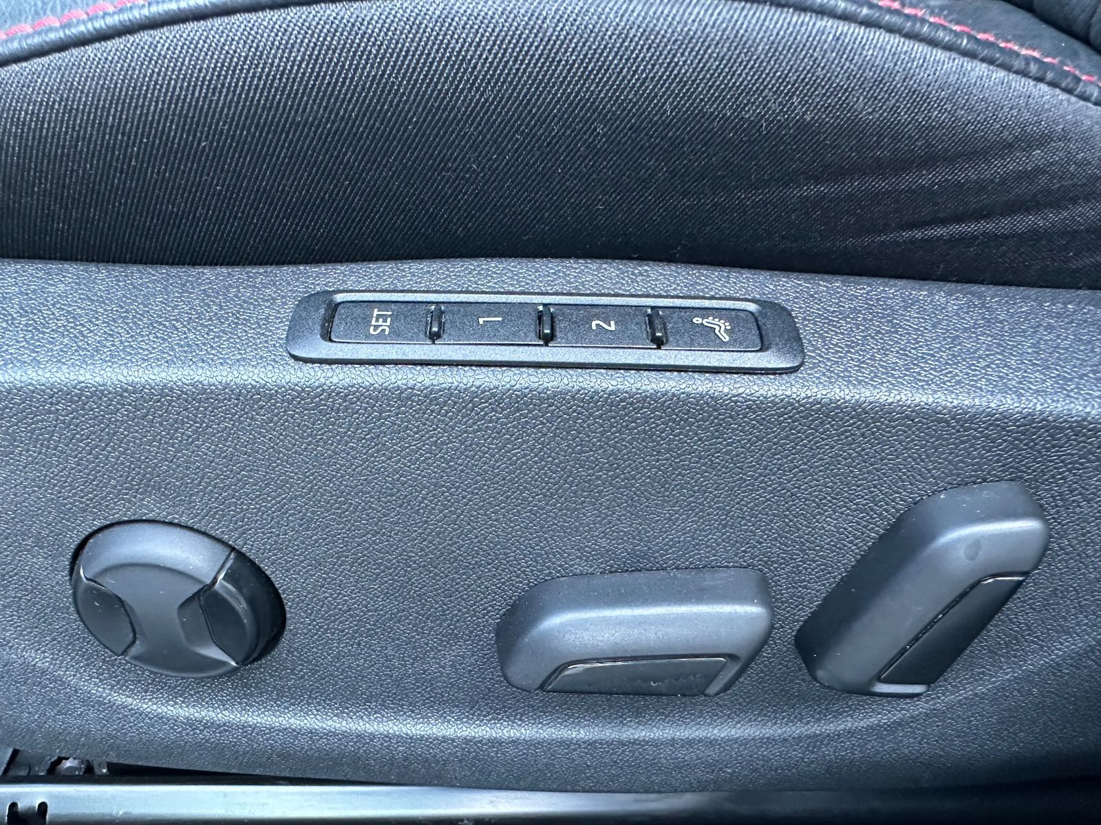 Fahrzeugabbildung SKODA Octavia Combi RS Plus NAV+MATRIX+AHK+ACC+HUD+1HD