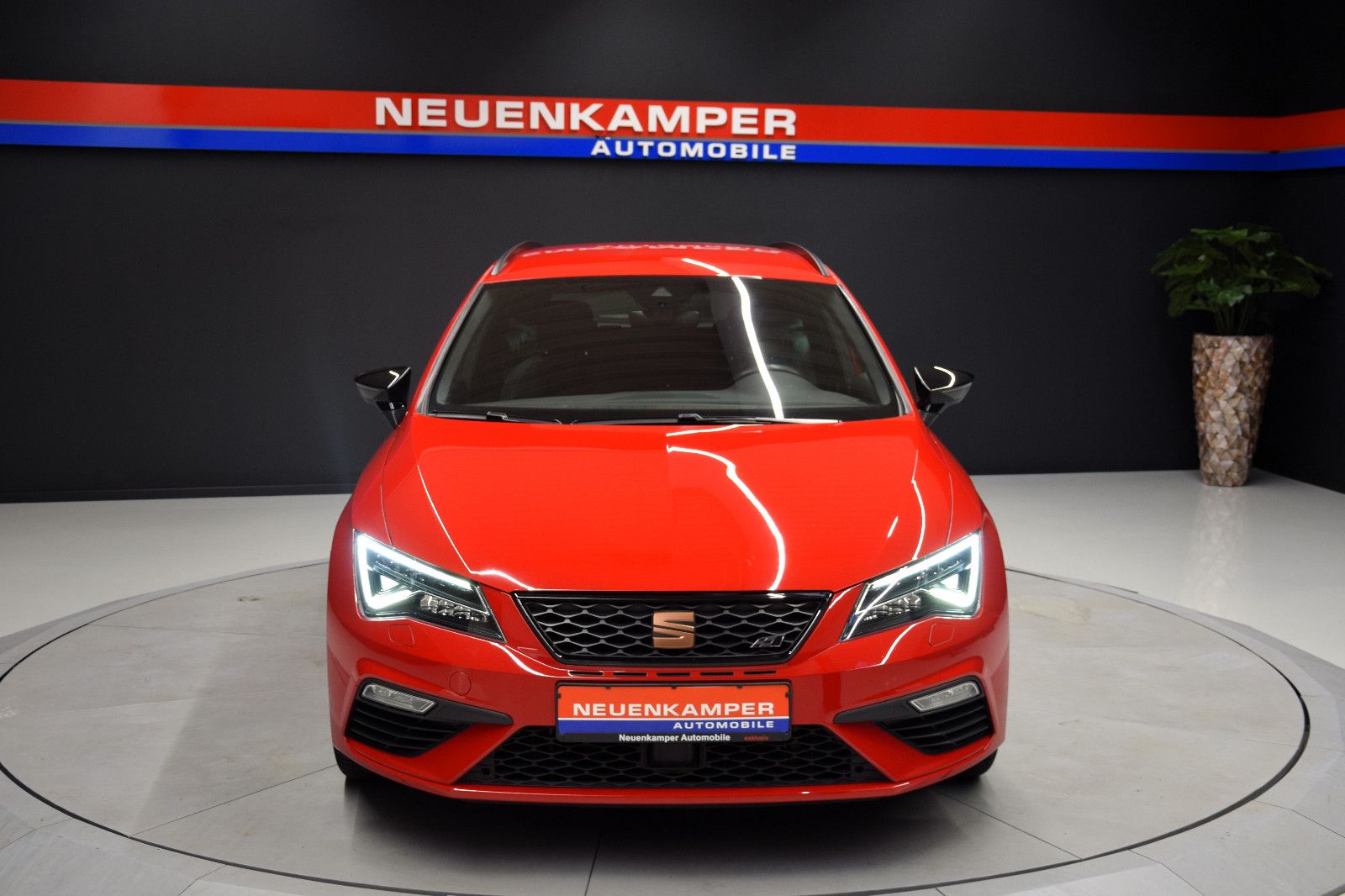 Fahrzeugabbildung SEAT Leon ST Cupra 300 4Drive ACC Beats Alca. Virtual