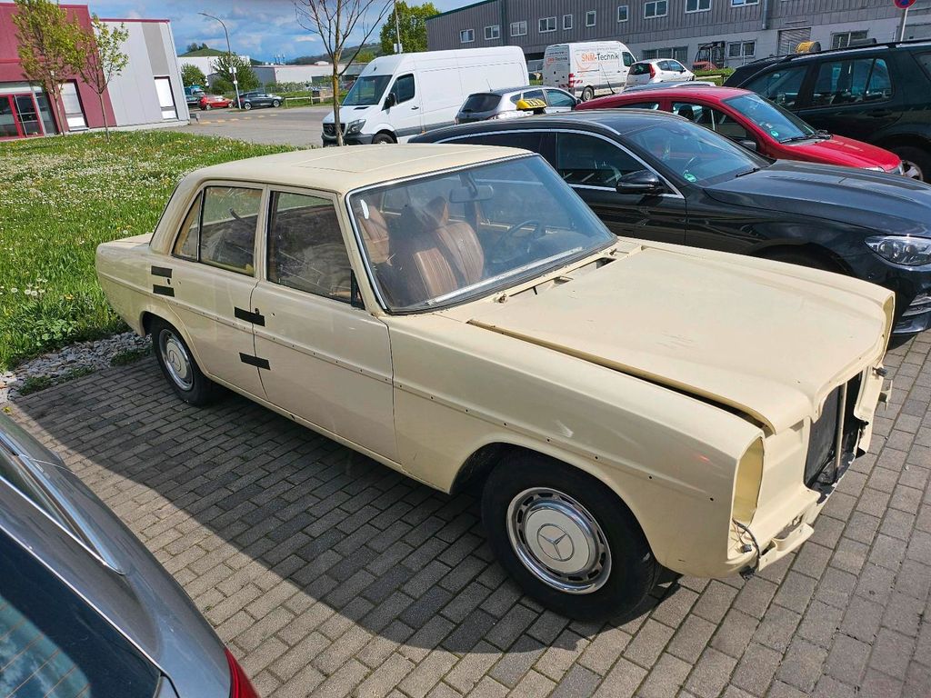 Image of Mercedes-Benz E 220