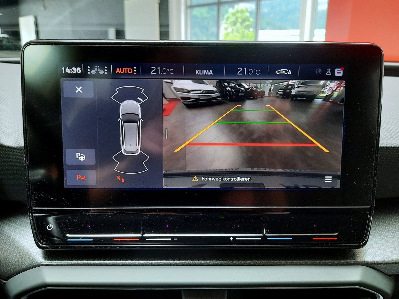 Fahrzeugabbildung SEAT Leon ST Style TDI DSG *Navi*Cam*App*ACC*LED*