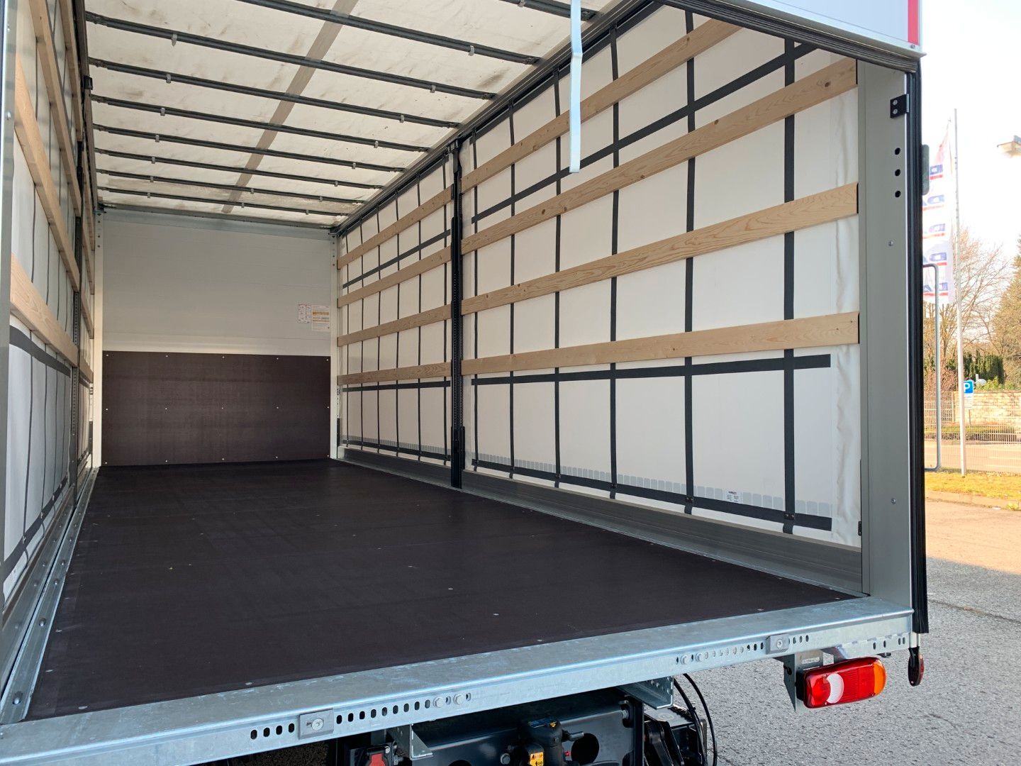 Fahrzeugabbildung DAF FA XB 290 16t Curtainsider
