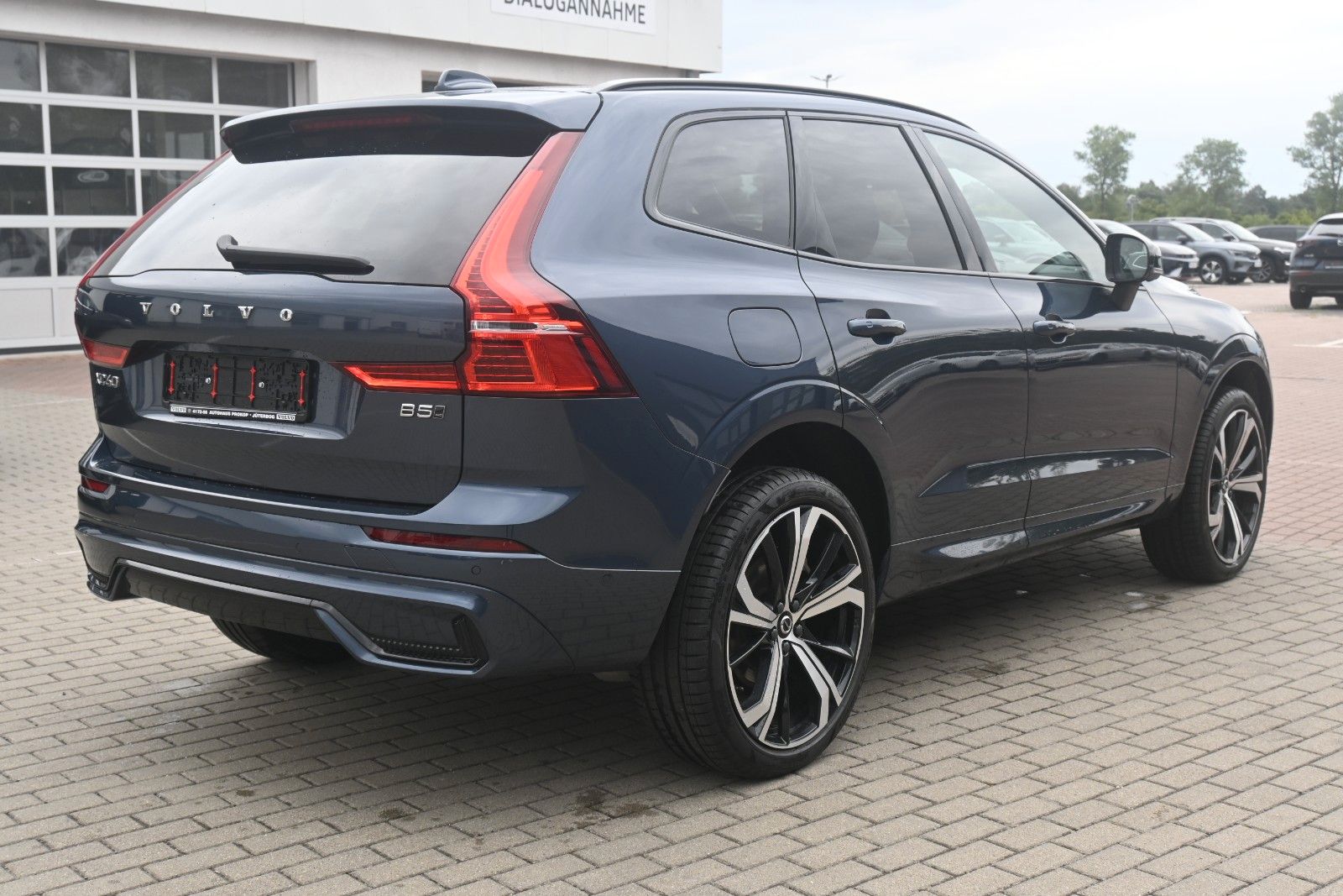 Fahrzeugabbildung Volvo XC60 B5 AWD Ultra Dark*PANO*LUFT*360°*ACC*AHK