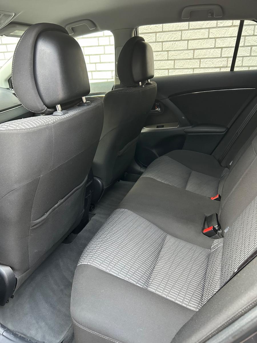 Toyota Avensis 2011 — photo 12