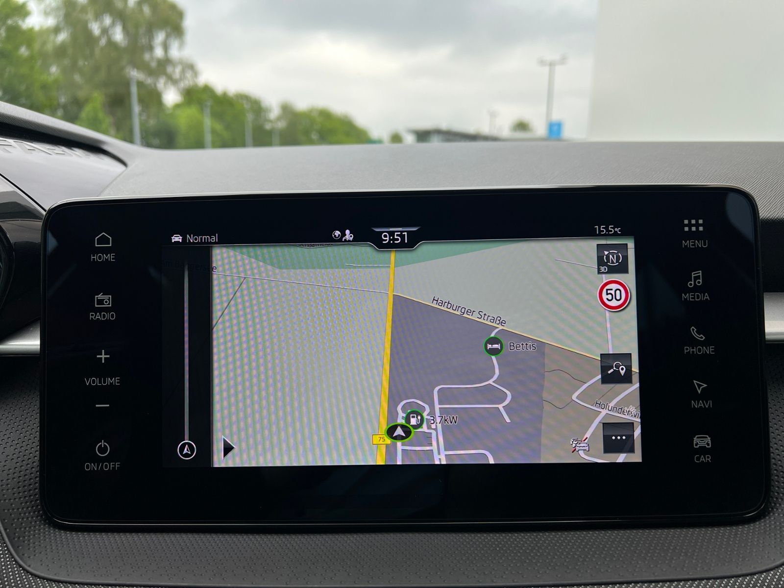 Fahrzeugabbildung SKODA Fabia Selection Tour 1.5 TSI DSG *Vorb. AHK, LED
