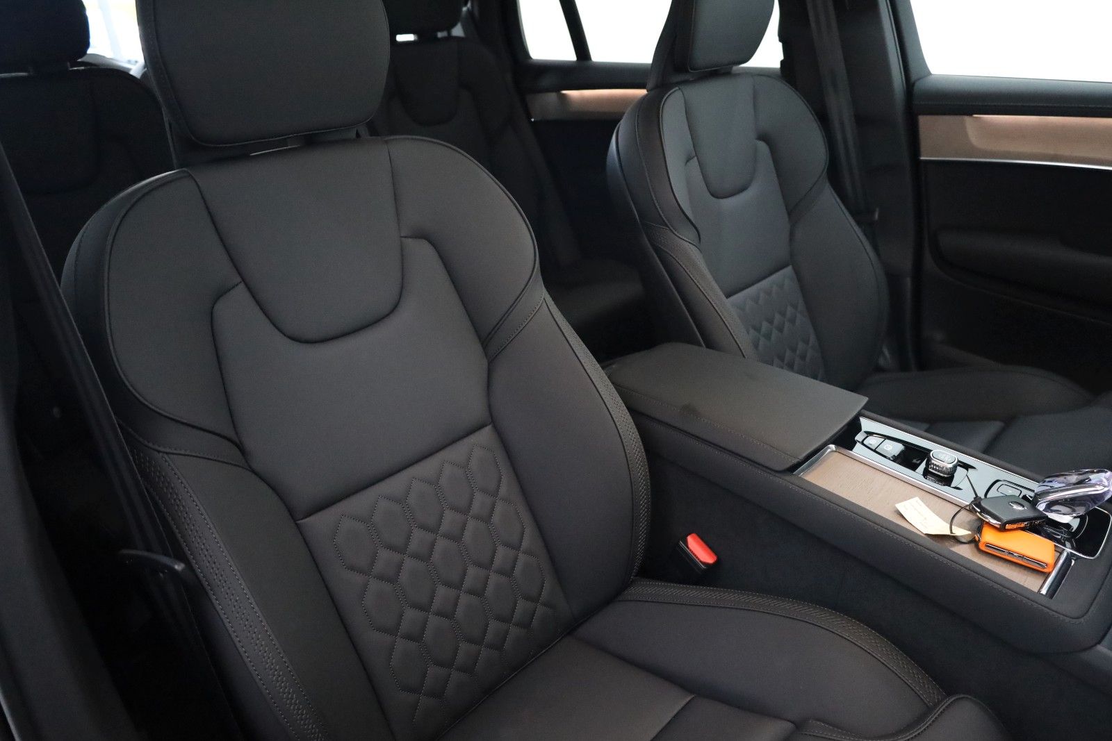 Fahrzeugabbildung Volvo XC90 Plus Bright AWD,7Sitze,360°,HUD,H&K,ACC,AHK