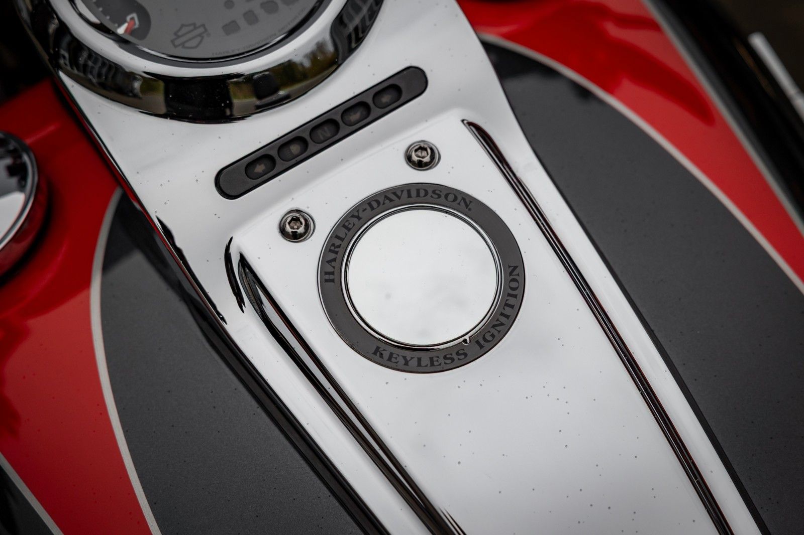 Fahrzeugabbildung Harley-Davidson FLSTSE2 CVO SOFTAIL CONVERTIBLE 110cui -Kesstech