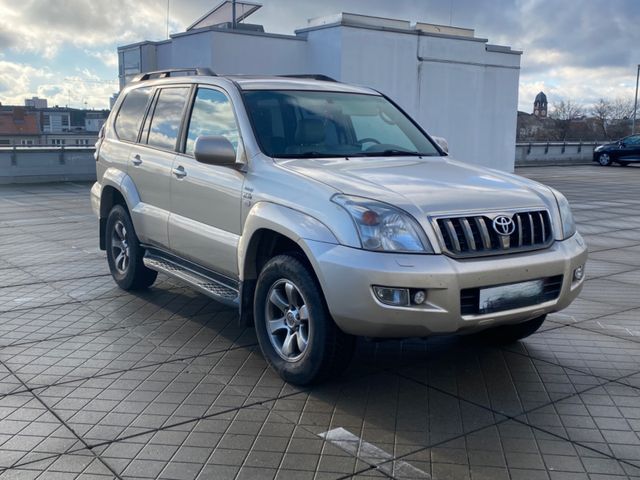 Toyota LandCruiser 3.0 D-4D ExecutAutomLederNavi 8Sitze