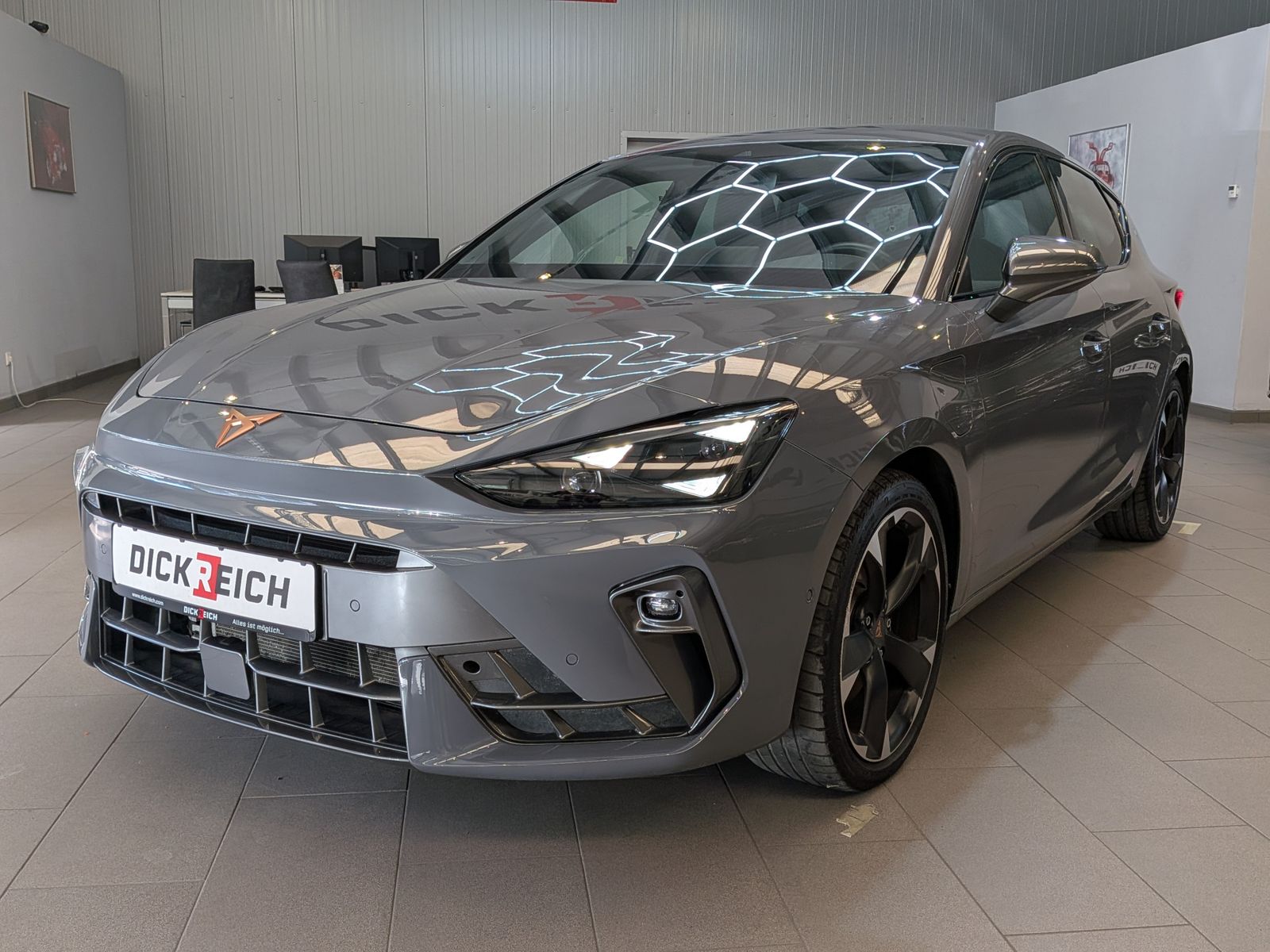 Fahrzeugabbildung CUPRA Leon 1.5 e-Hybrid MATRIX*ACC*EDGE*CARPLA*SoH100%