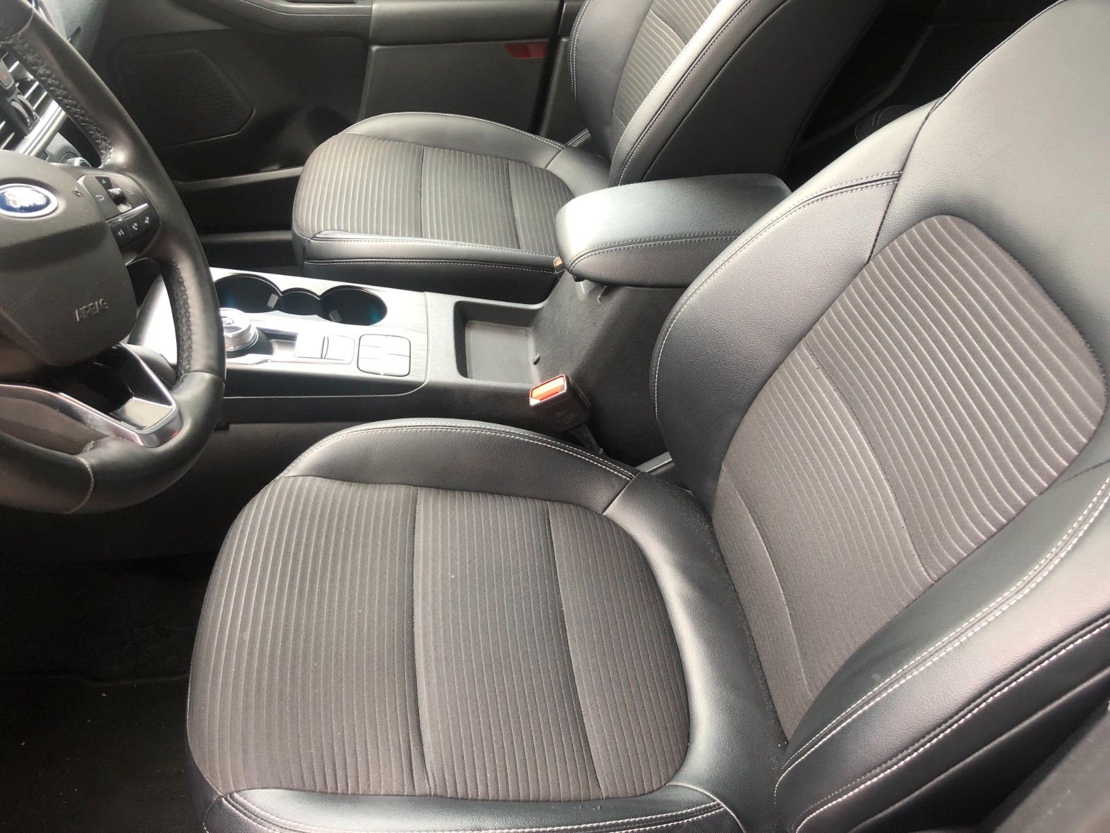 Fahrzeugabbildung Ford Kuga Titanium X