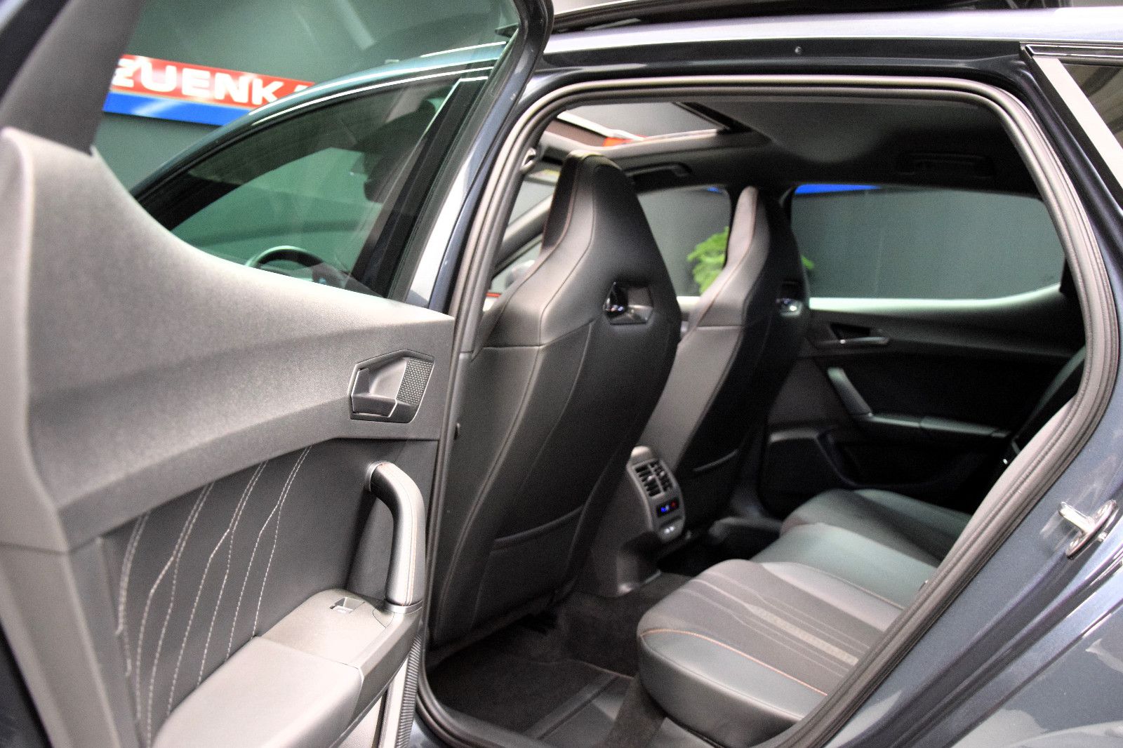 Fahrzeugabbildung CUPRA Leon VZ Pano ACC Schale Kamera 19"