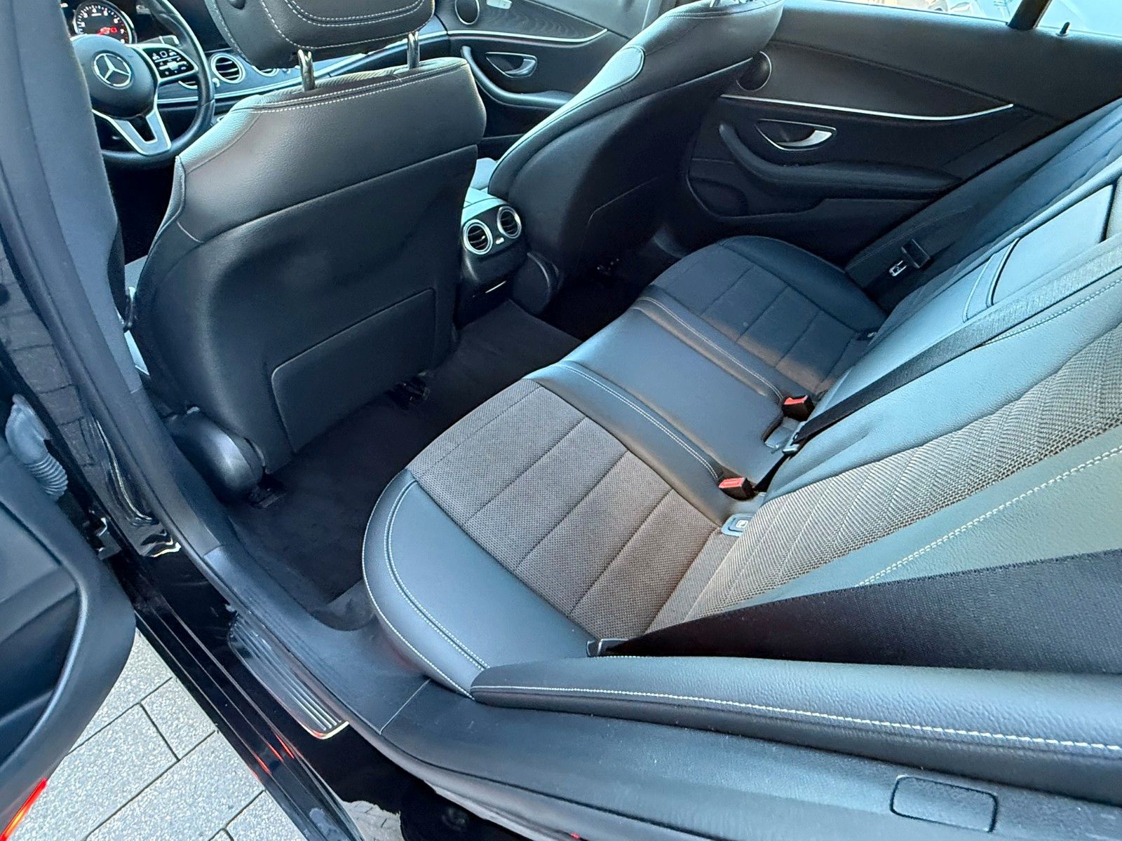 Fahrzeugabbildung Mercedes-Benz T-Modell E 200,Navi,Sitzh.