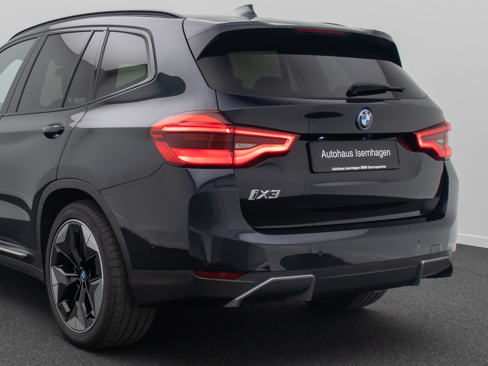 Fahrzeugabbildung BMW iX3 Impressive Panorama 360°HUD DAB H/K AHK 20"