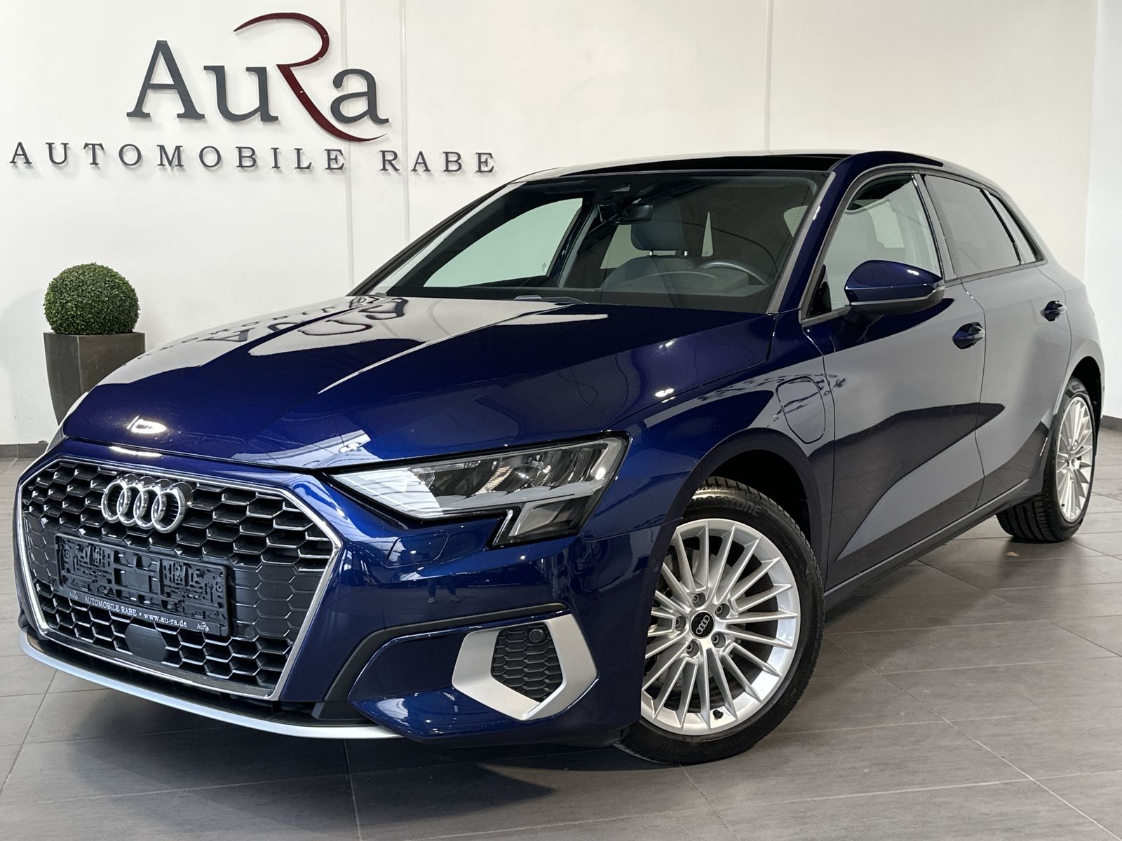 Fahrzeugabbildung Audi A3 SpB 40 TFSI e NAV+LED+PANO+CARPLAY+V-COCKPIT