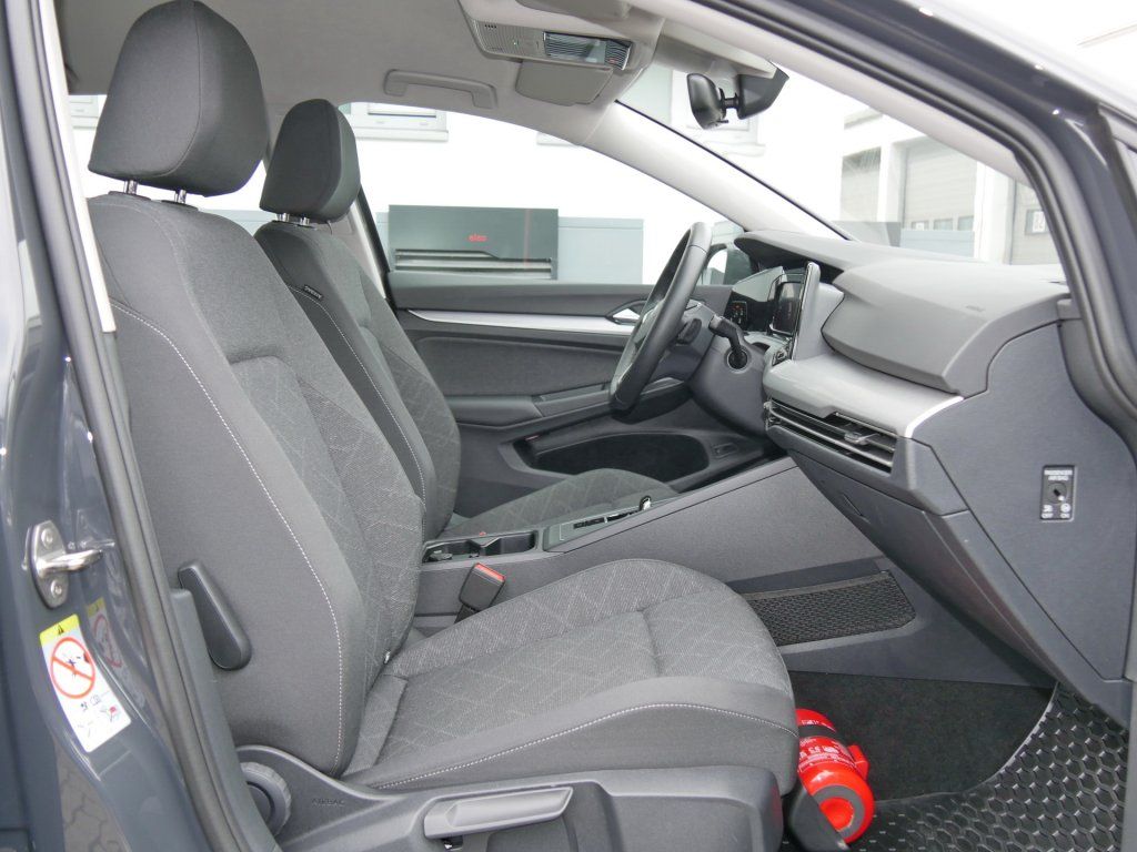 Fahrzeugabbildung Volkswagen Golf Variant 1.0 eTSI Life Keyless SHZ AppConnec