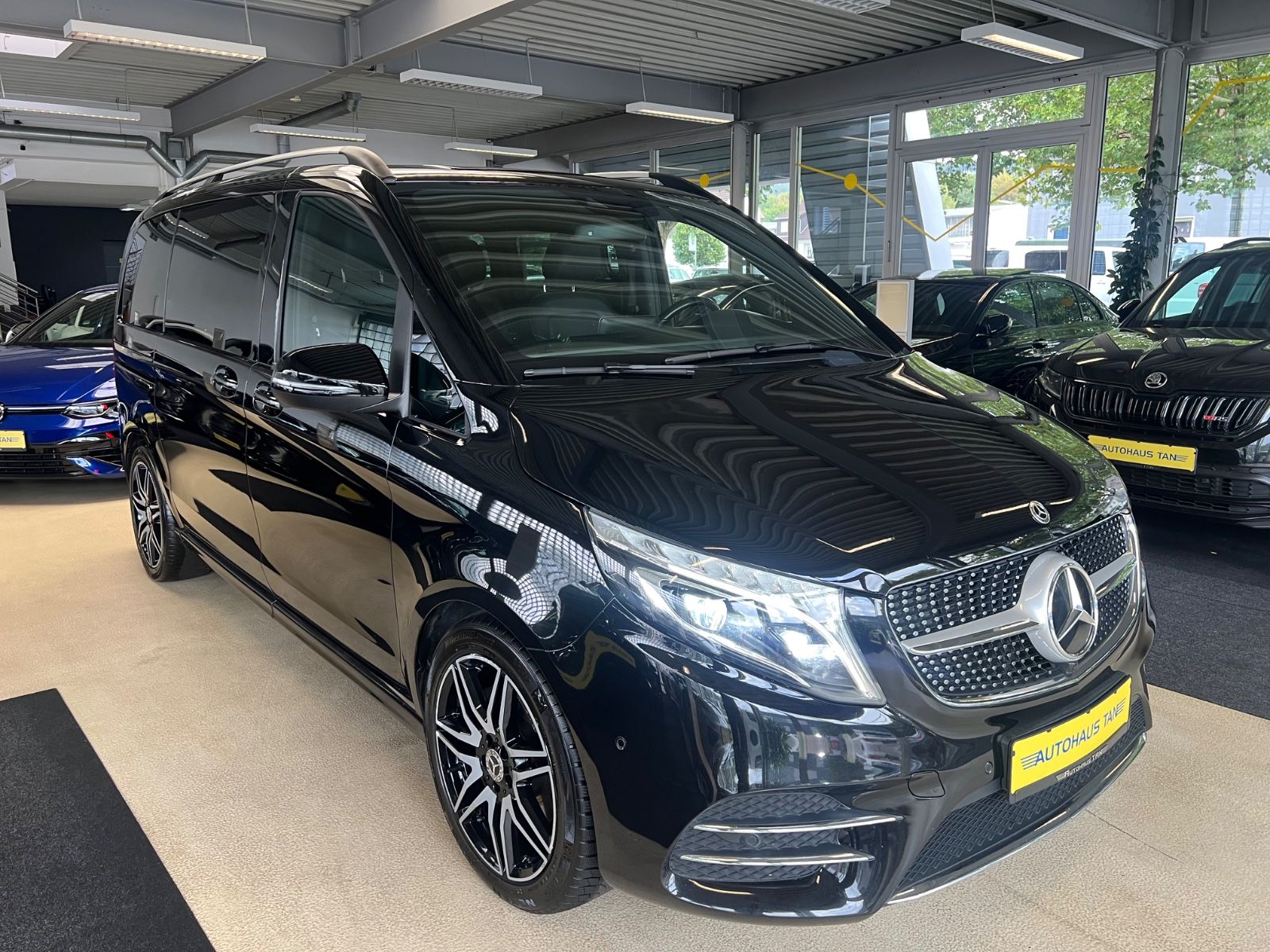 Fahrzeugabbildung Mercedes-Benz V 250 d EDITION AMG LINE kompakt *7.SITZER*