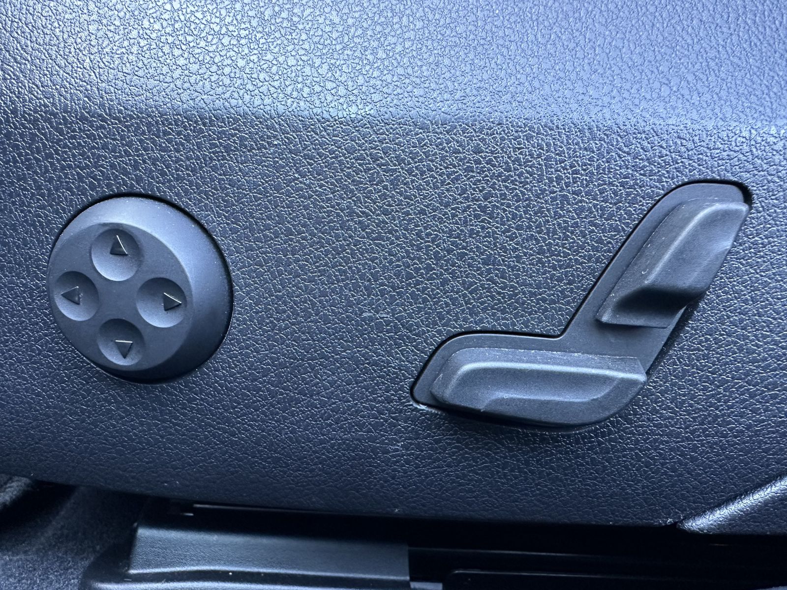 Fahrzeugabbildung Mercedes-Benz C 220d T Avantgarde NAV+LED+360°+V-COCKPIT+HEADU