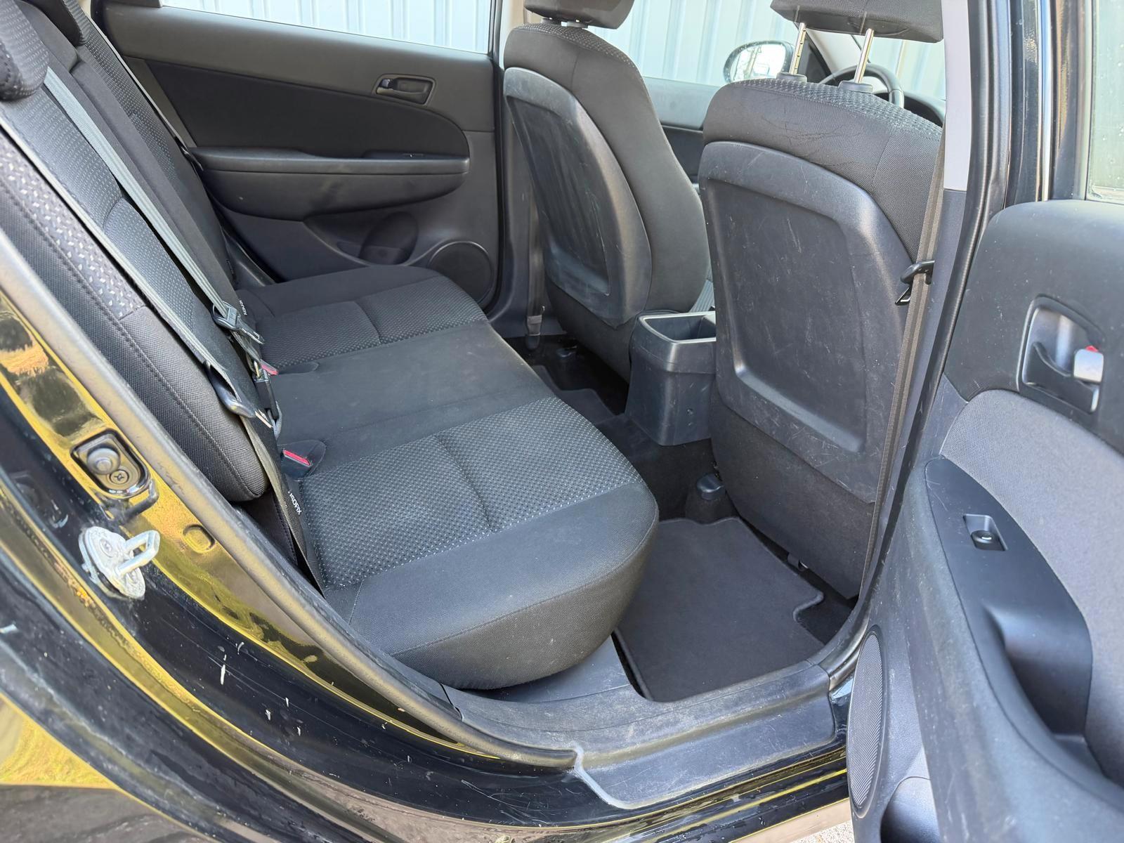Hyundai i30 2011 — photo 10