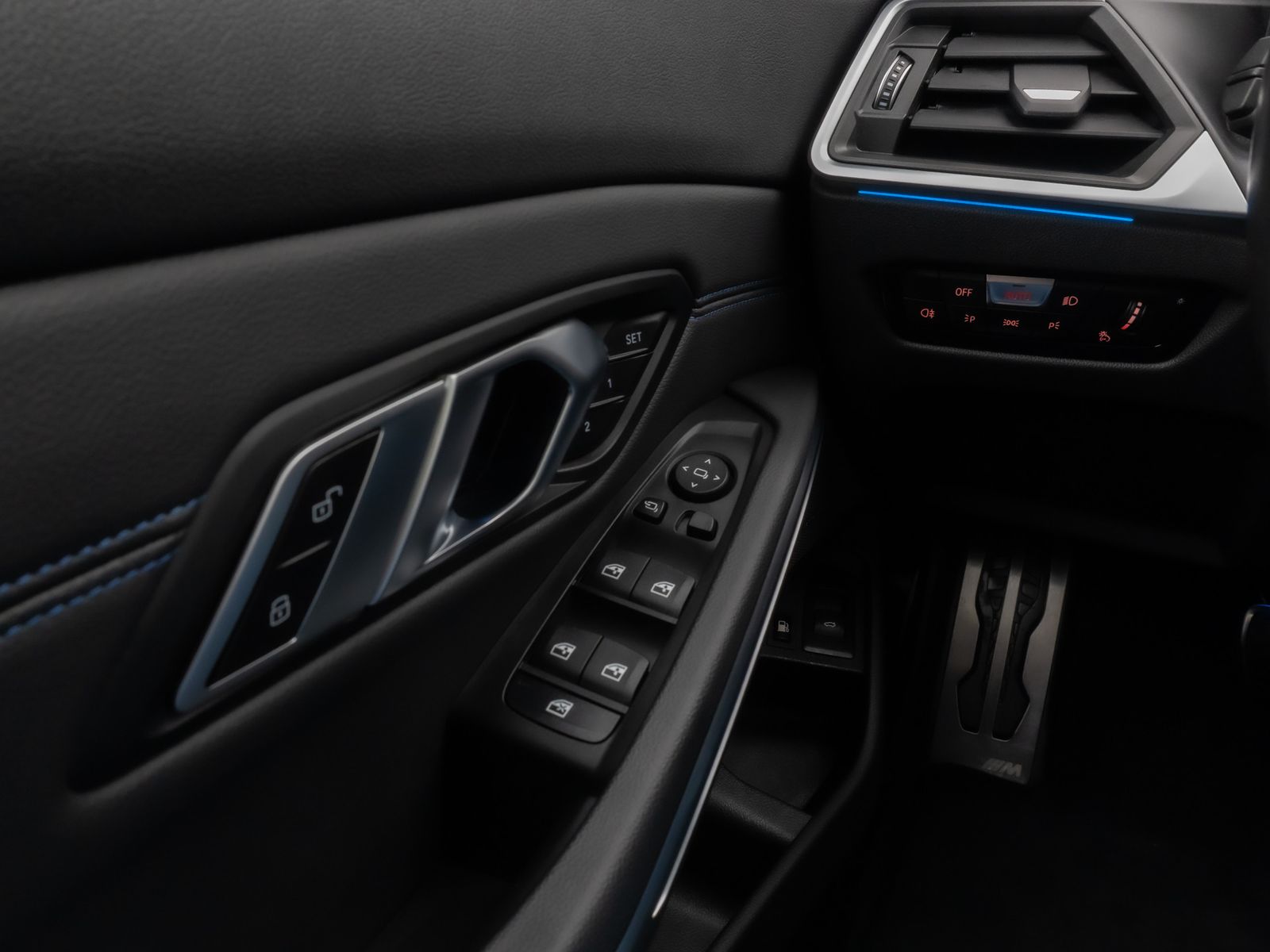 Fahrzeugabbildung BMW 330e xD M Sport Panorama Kamera HUD DAB H/K AHK