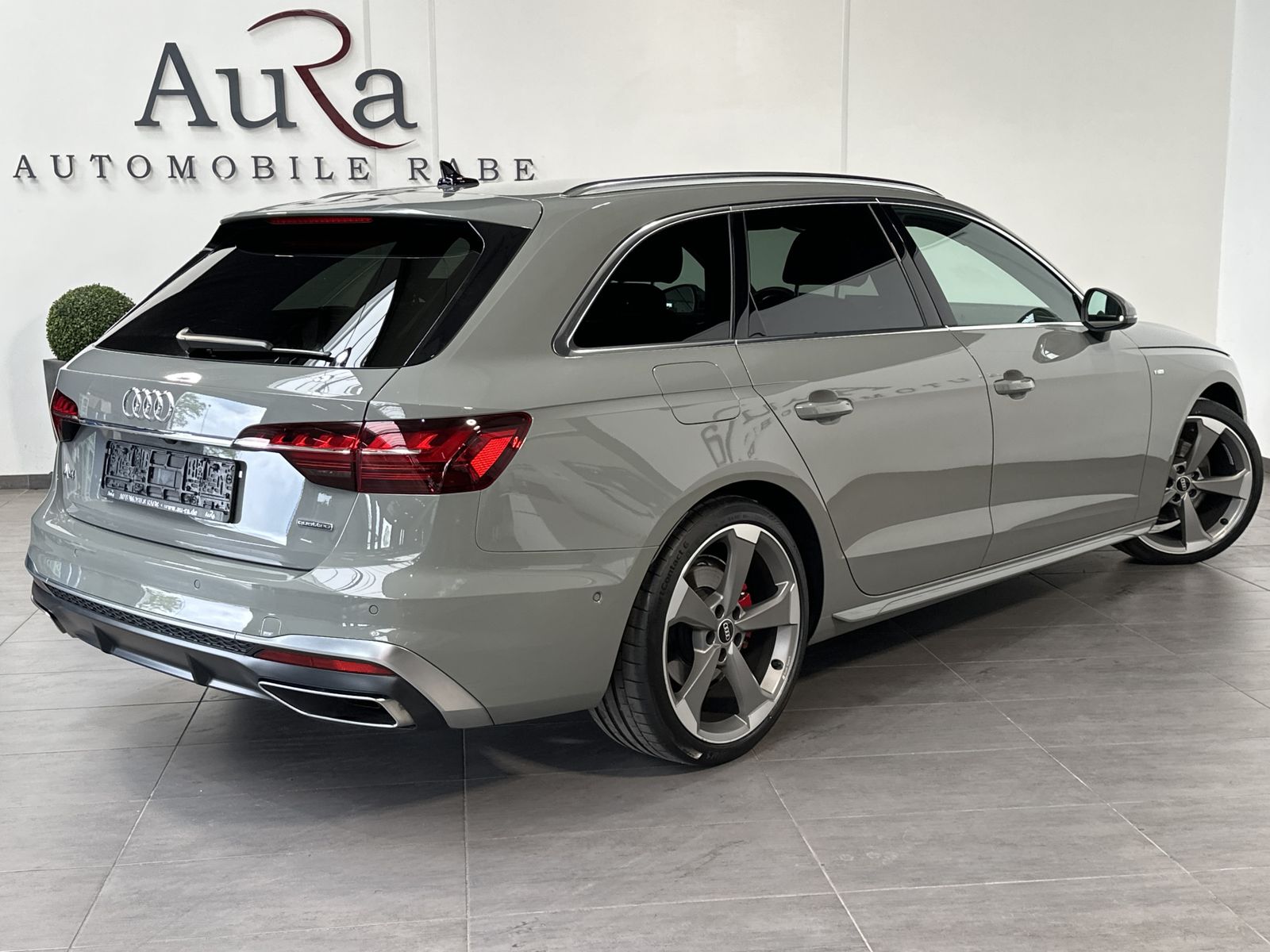 Fahrzeugabbildung Audi A4 Avant 40 TFSI S-Line Qu VCOCK+HUD+NAV+LED+ACC