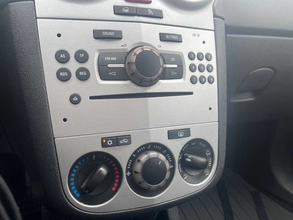 Opel Corsa 1.4 16V Selection – Bild 14