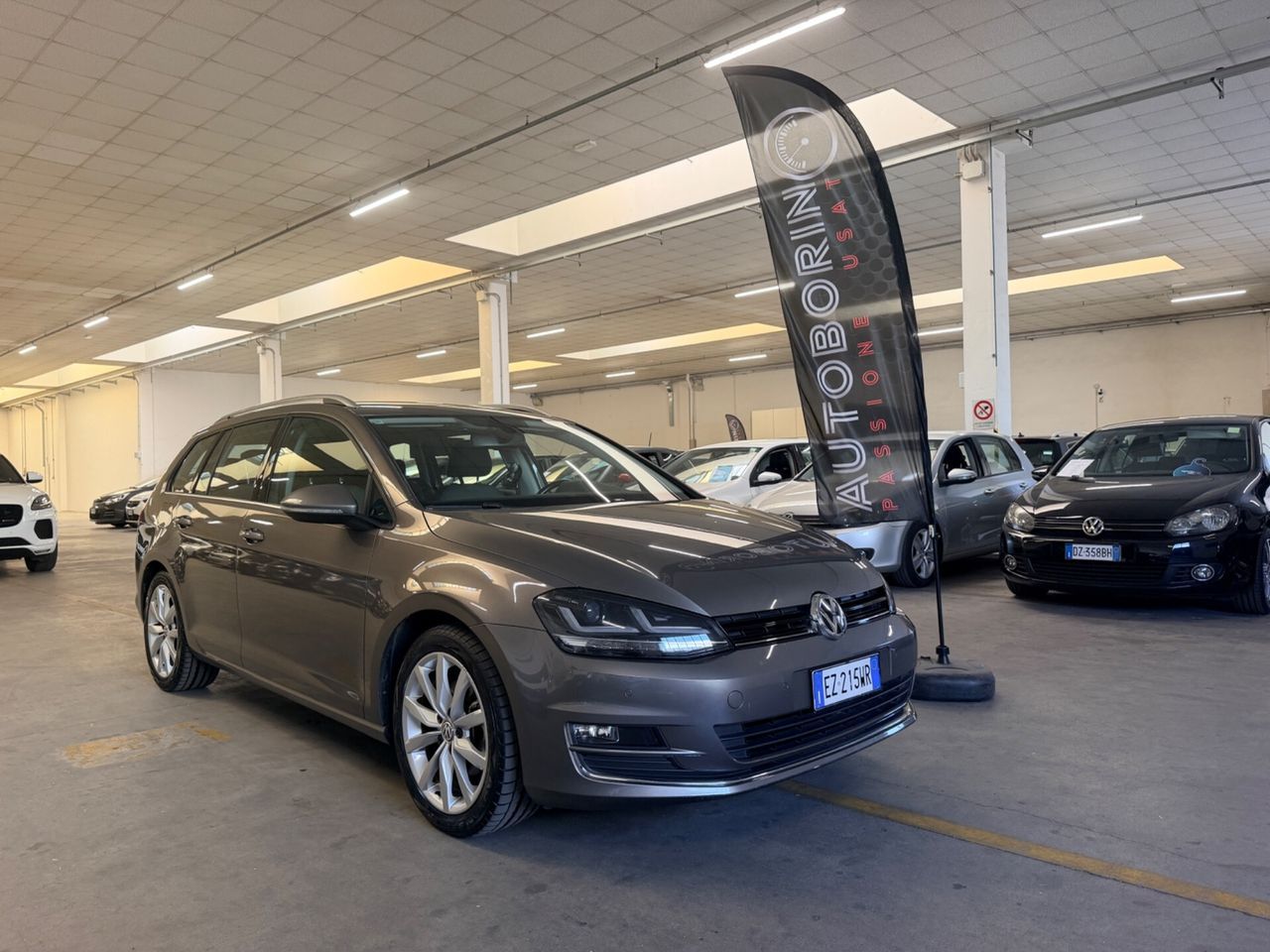 Volkswagen Golf - 1