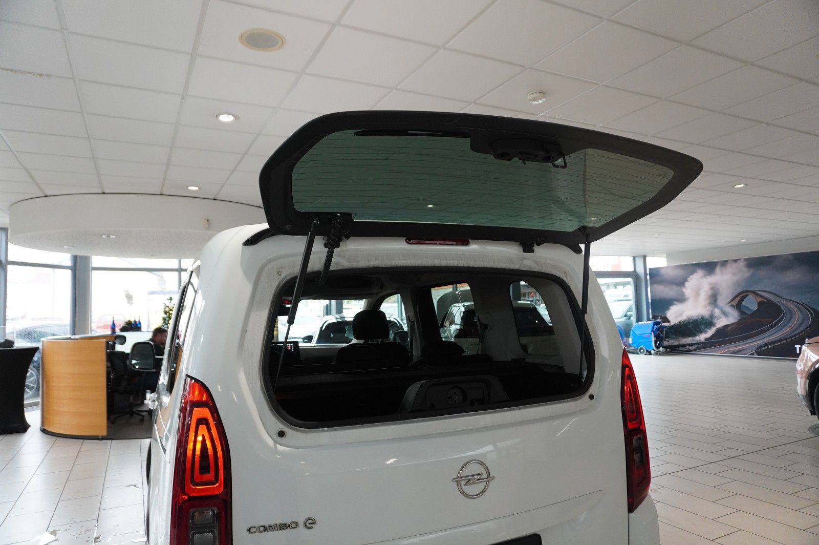 Fahrzeugabbildung Opel Combo-e LIFE ELEGANCE 11KW NAVI/KAMERA/VIRT./DAB
