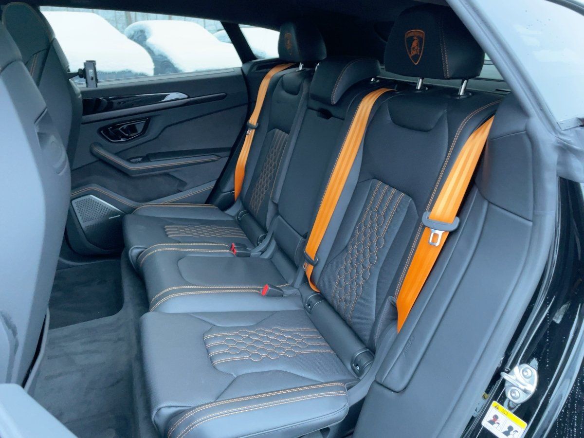 Fahrzeugabbildung Lamborghini URUS SE/Dark-Package/Pano/B&O-Sound