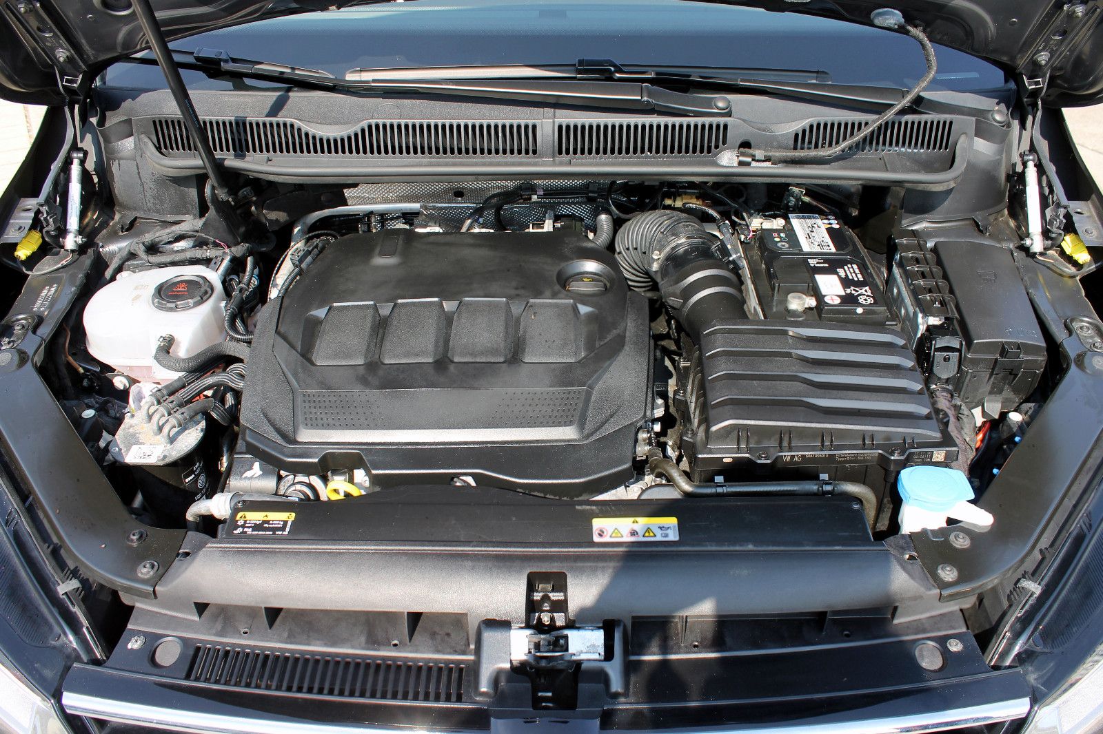 Fahrzeugabbildung Volkswagen Touran Comfortline 2.0TDI 7-Stz. ACC PDC SHZ BT