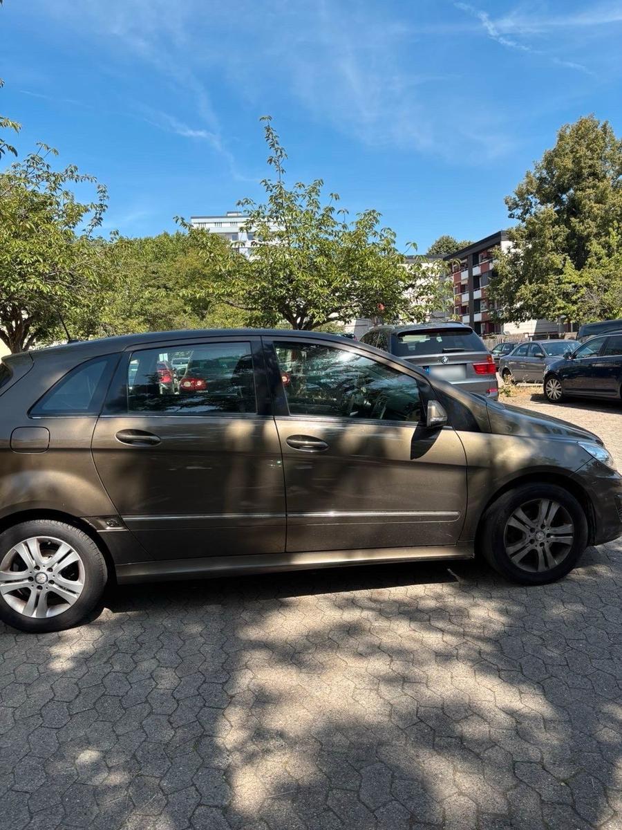 Mercedes-Benz B200 2012 — photo 7