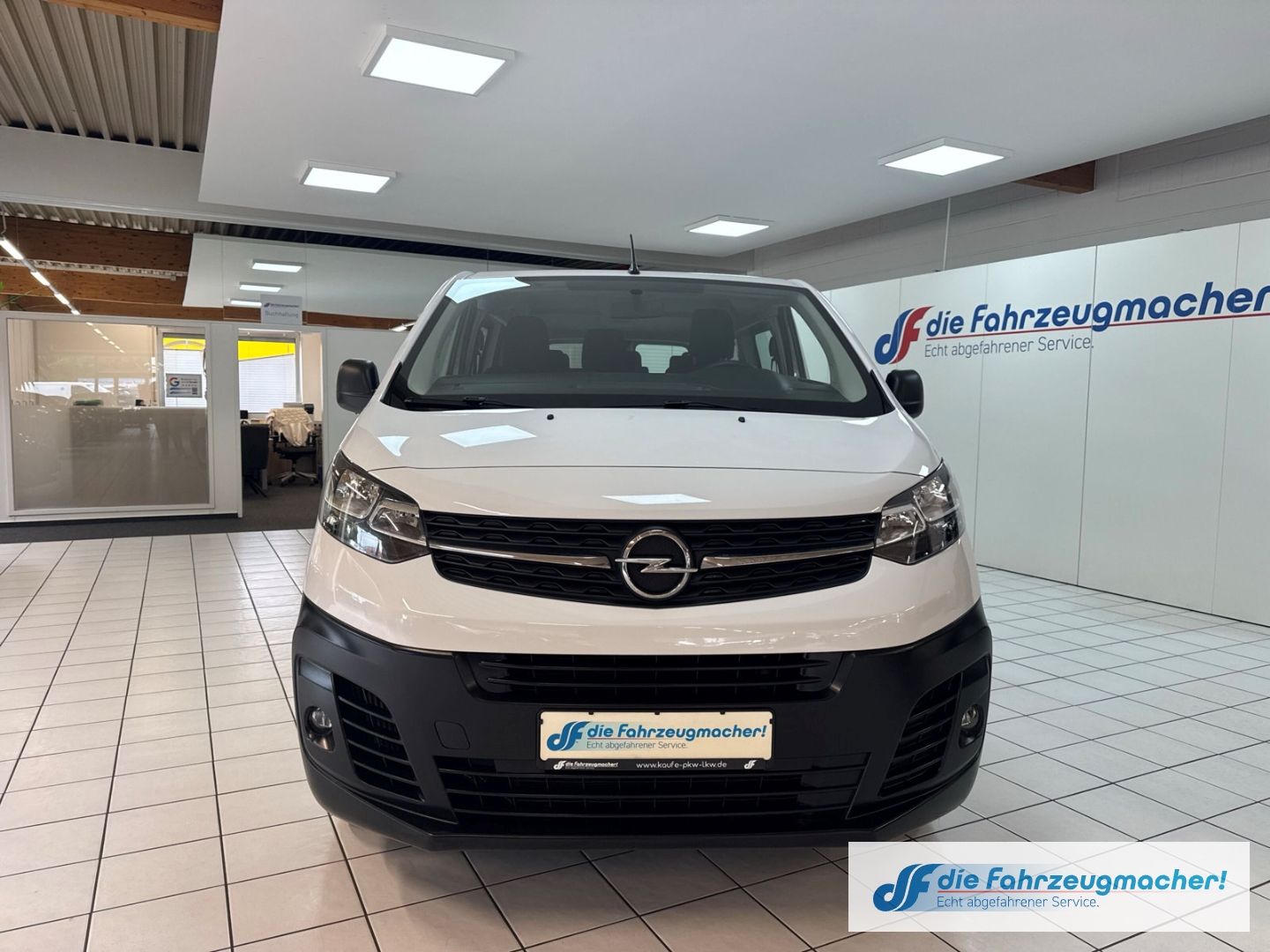 Fahrzeugabbildung Opel Vivaro Kombi L 1.5 D EU6d Apple CarPlay Android