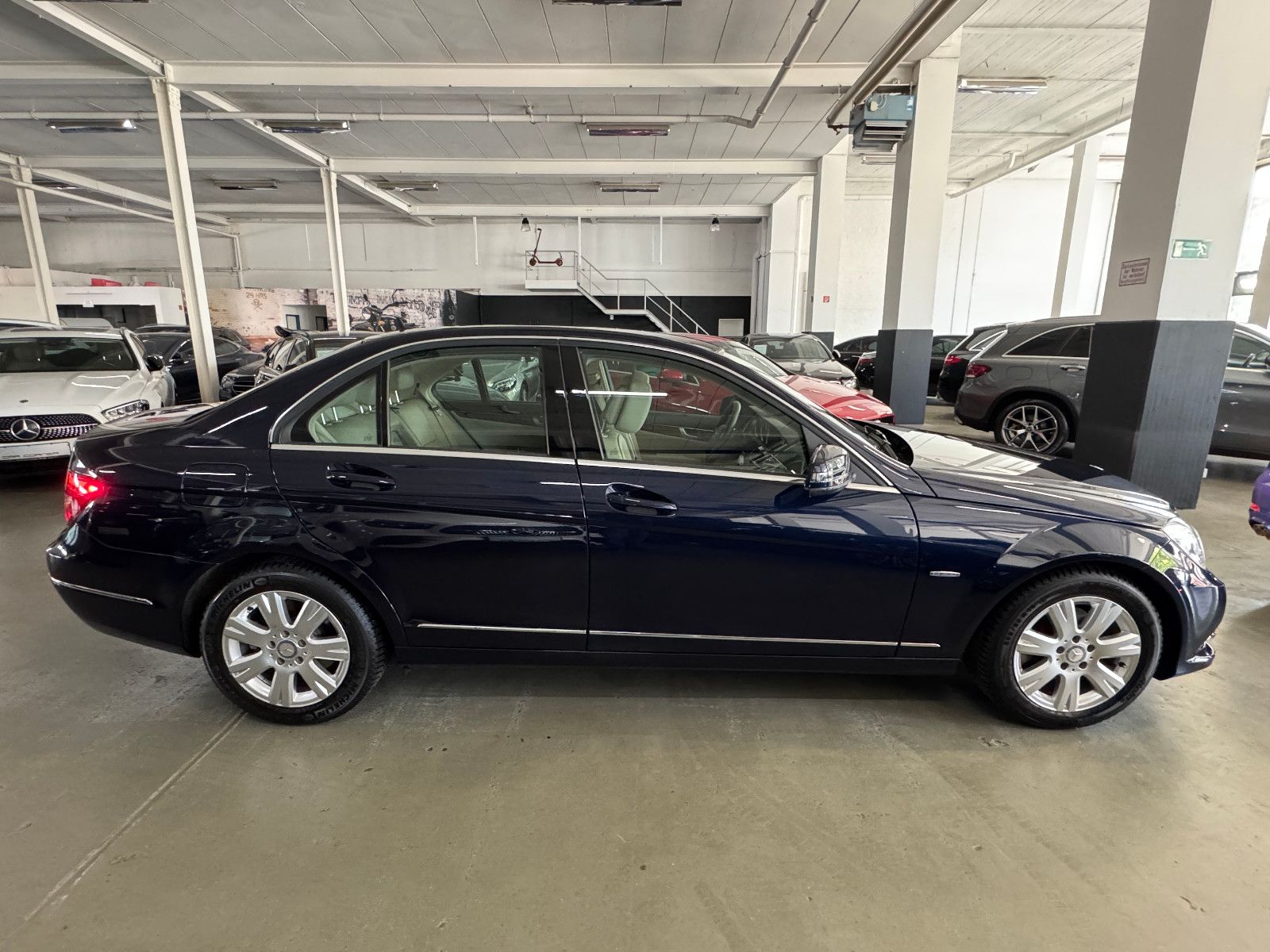 Fahrzeugabbildung Mercedes-Benz C 250 CGI BE 7GT ELEGANCE COMAND ILS KAMERA 1.VB