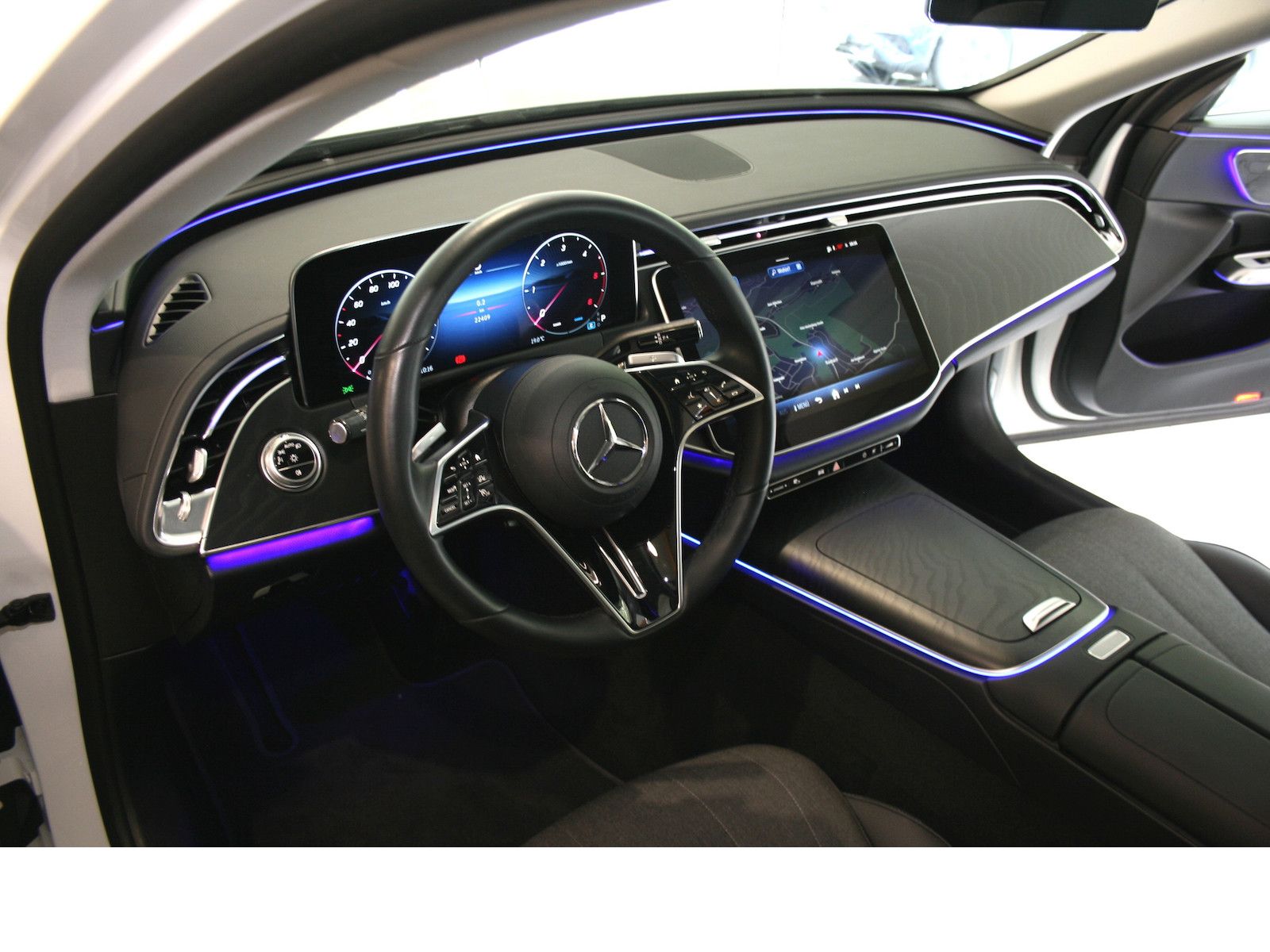Fahrzeugabbildung Mercedes-Benz E 220 d Avantgarde *Pano-Dach*19 Zoll*Distronic
