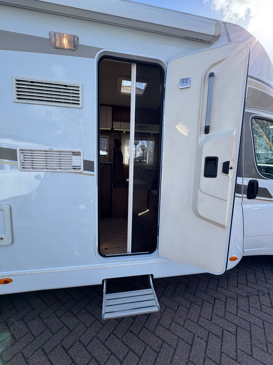 Fahrzeugabbildung Carado T 334 FIAT DUCATO AUTOMATIK SOLAR TV SAT AHK CAM