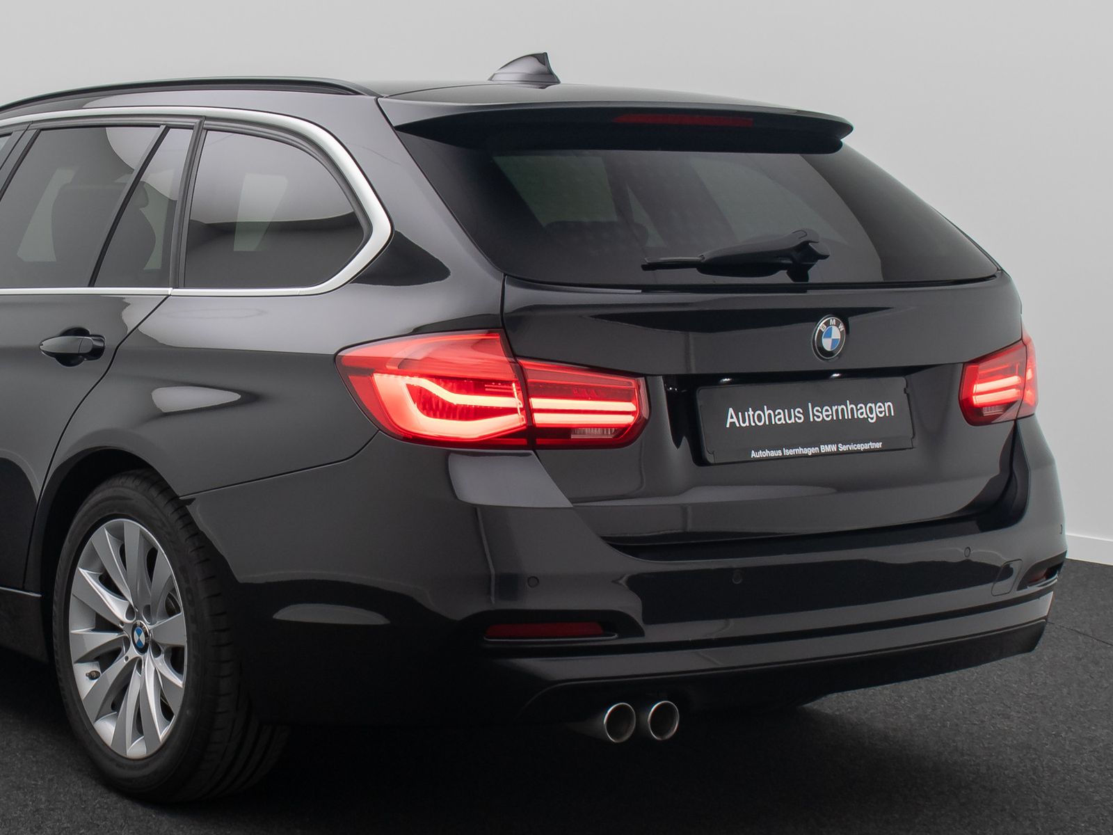 Fahrzeugabbildung BMW 320d HUD HiFi NaviPro Alarm DriveAss Komfo Leder